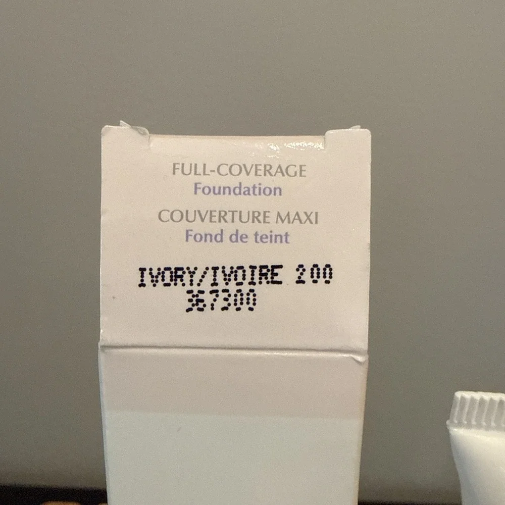 Mary‎ Kay Full Coverage Foundation IVORY 200 - Gray Cap # 367300 Normal To Dry